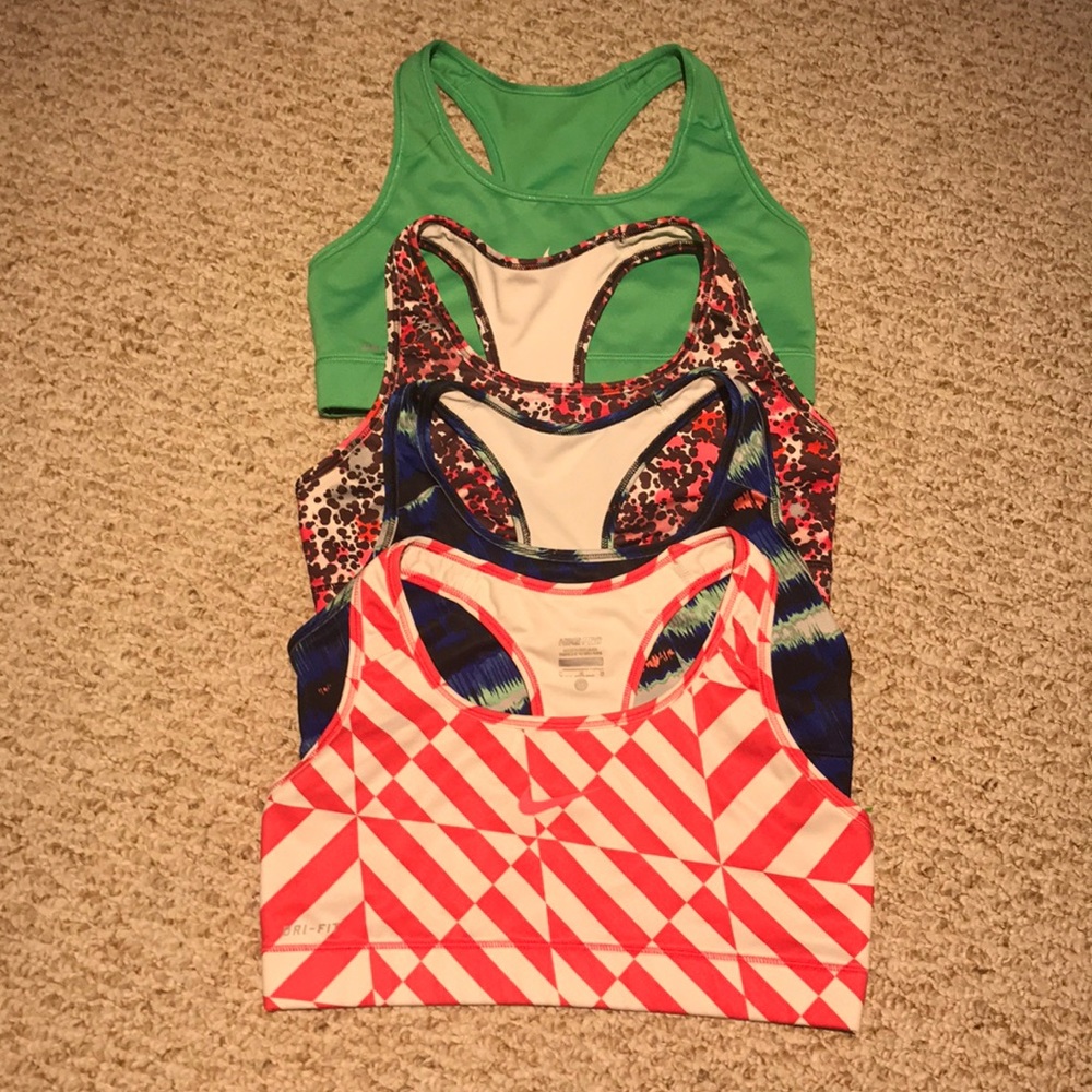 Set of 4 women’s Nike Pro Sports bras